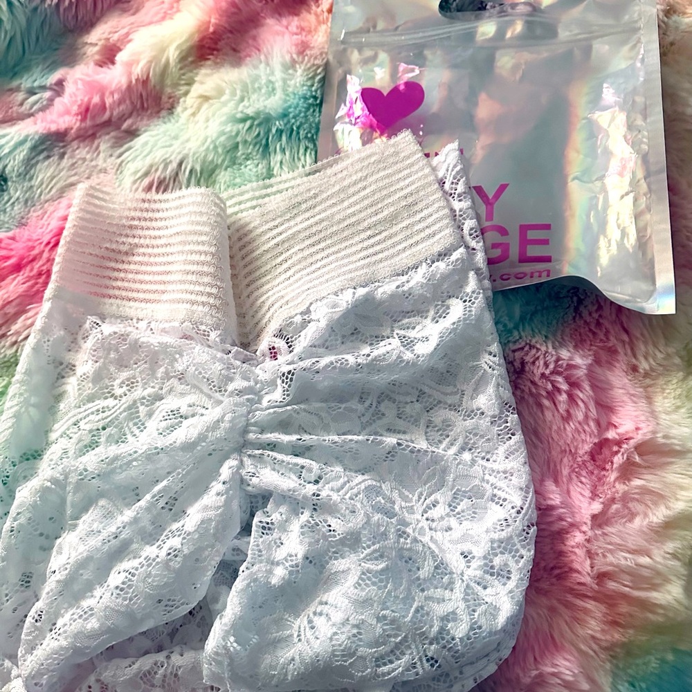 Cute booty PEEP SHOW